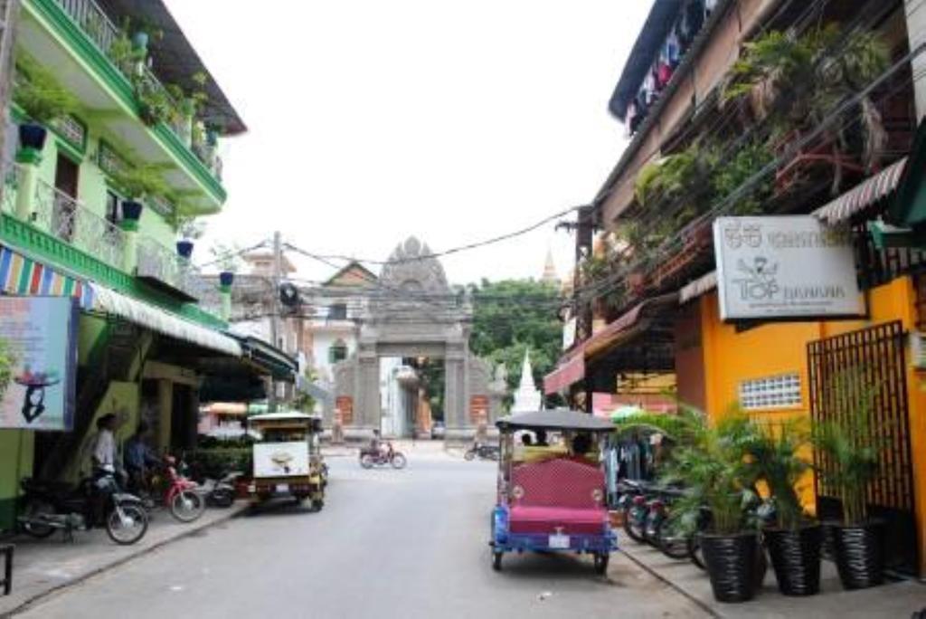 Top Banana Guesthouse & Rooftop Bar Phnom Penh Eksteriør billede